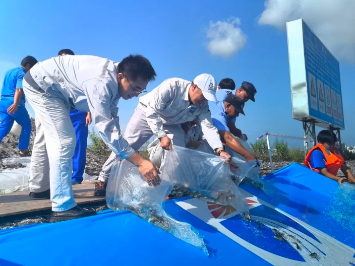 邕寧水利樞紐增殖放流163萬(wàn)尾魚(yú)苗入邕江